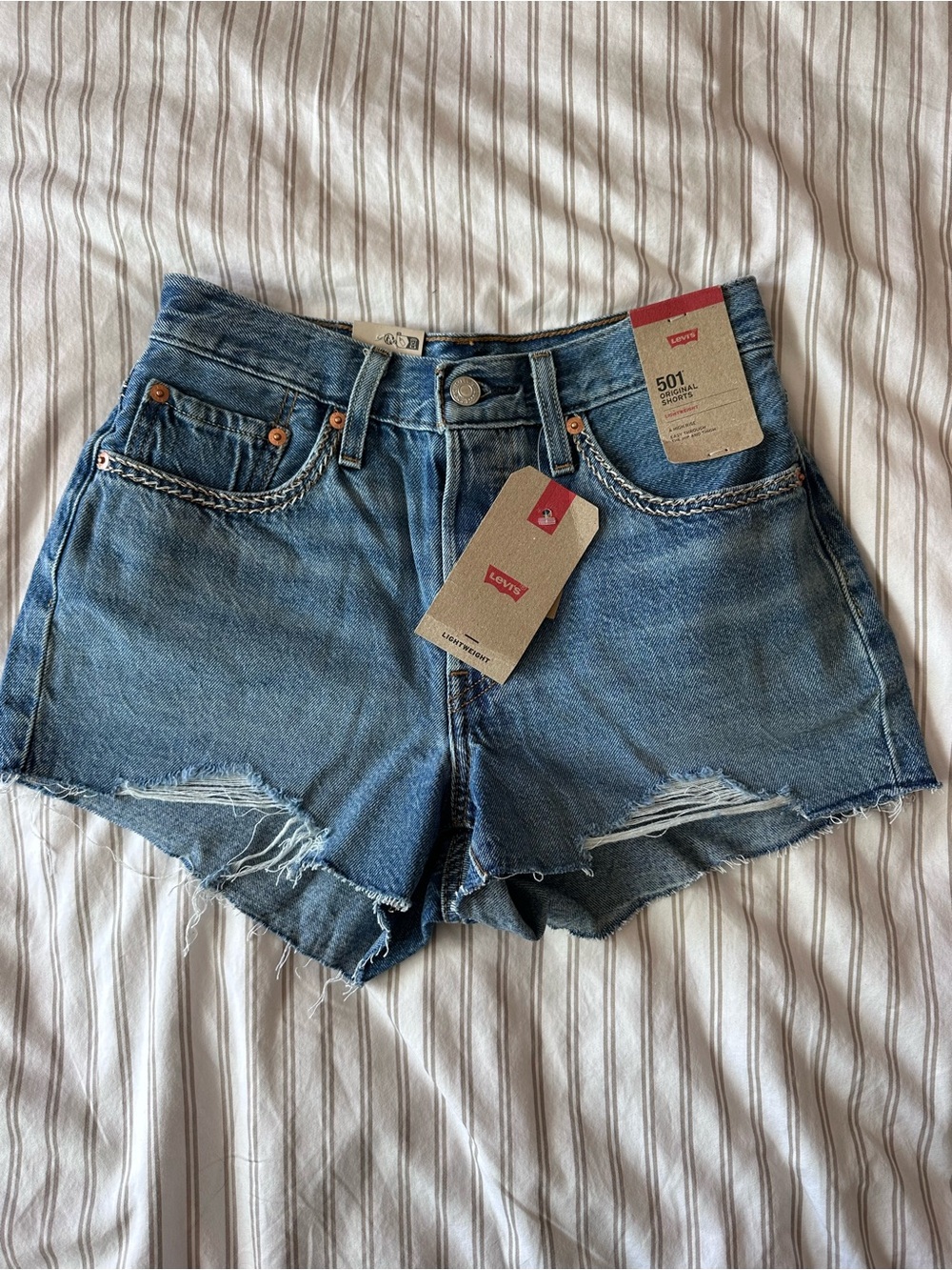 NWT Levi’s 501 shorts, size 26